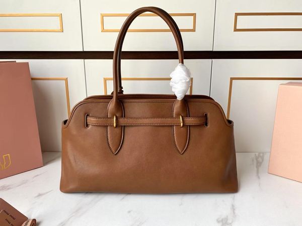 スーパーコピーブランドバッグ背面デザイン